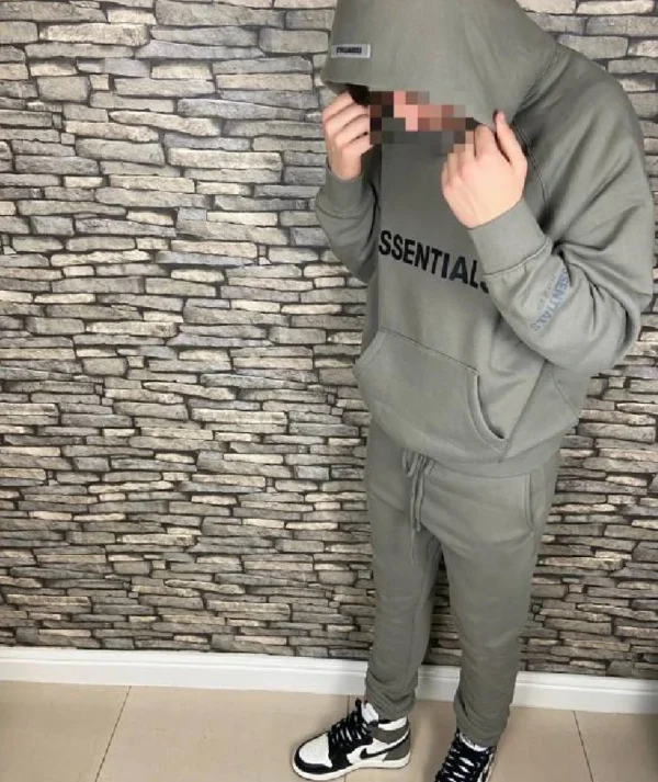 https://essentialhoods.online/fear-of-god-essentials-tracksuit-gray/